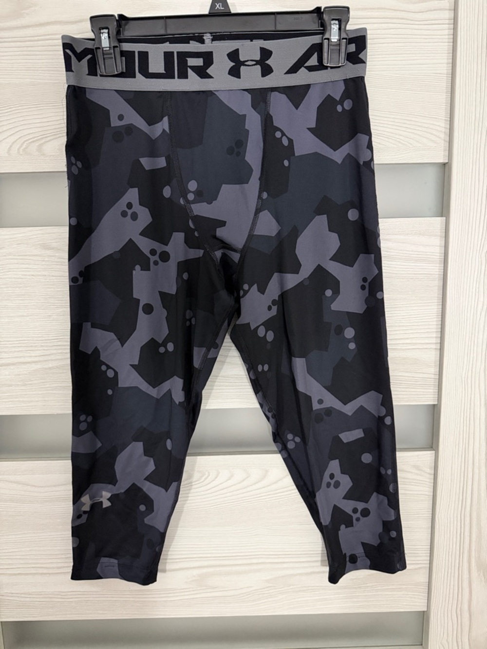 Under Armour Black & Gray Camo Compression 3/4 Leggings